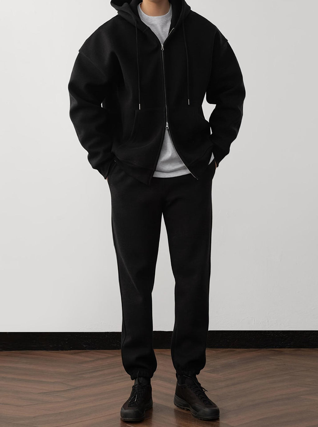 Completo casual con cappuccio da uomo dal taglio ampio