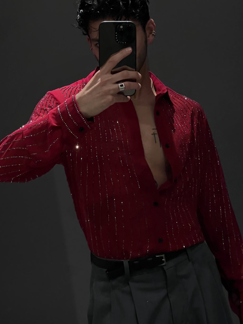 Camicia a maniche lunghe con righe di paillettes rosse