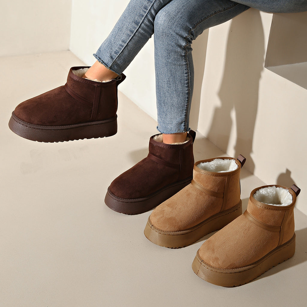 Fleece-lined Thick-soled Outdoor Shoes With Integrated Leather And Fur For Warmth.
