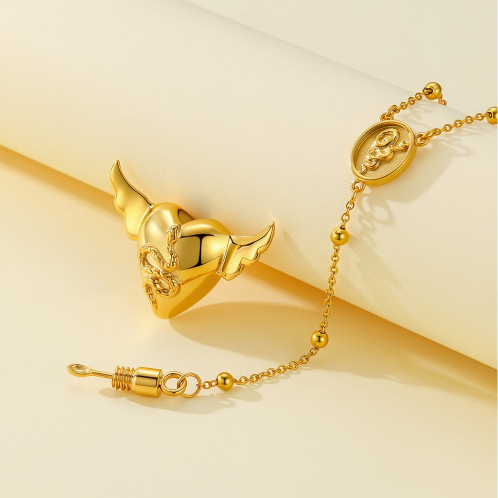 European And American Classic Love Snake Necklace