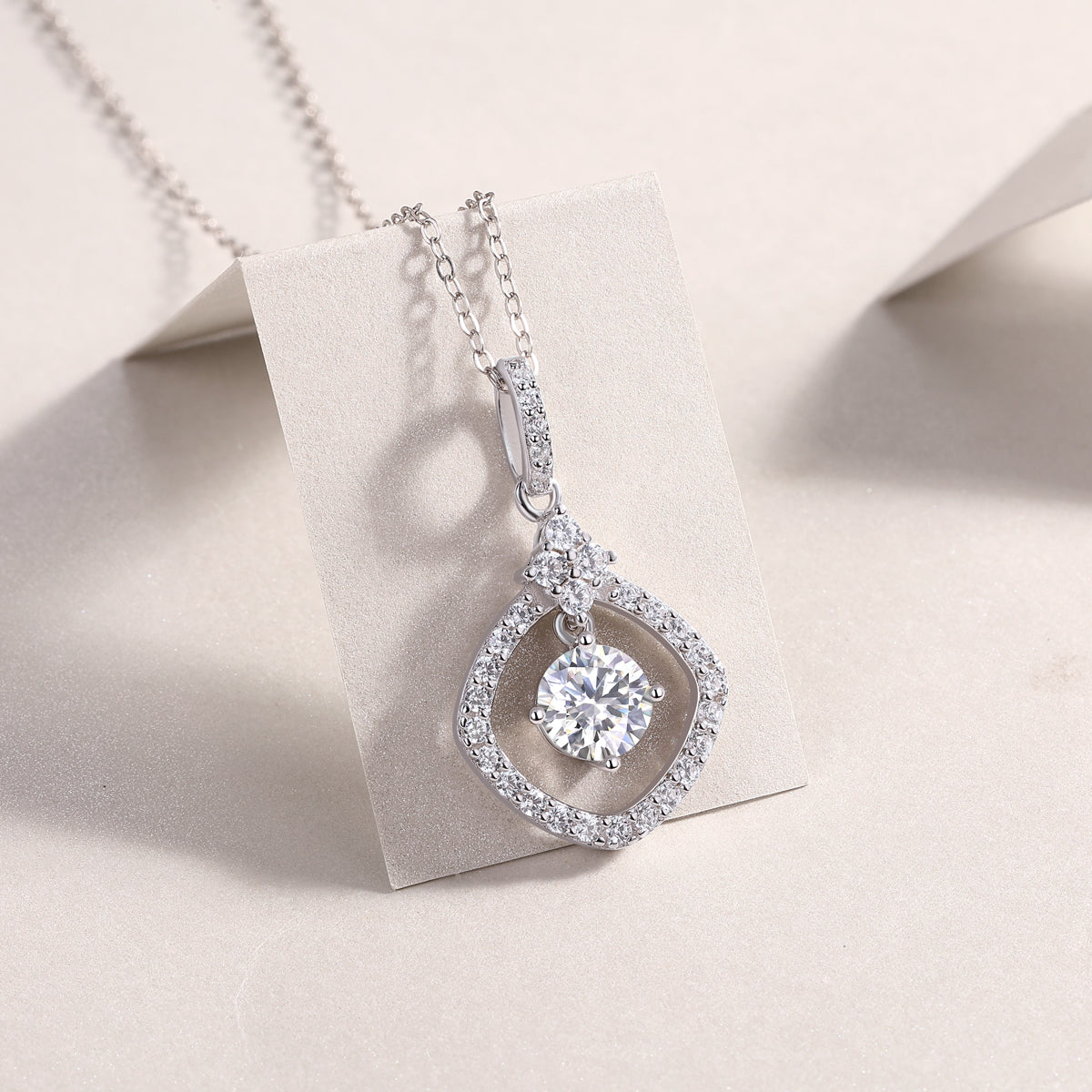 Starlight Heart Language - A Fashionable And Light Luxury Jewelry Pendant Necklace Set With Top-quality Moissanite, S925 Silver Plated Platinum