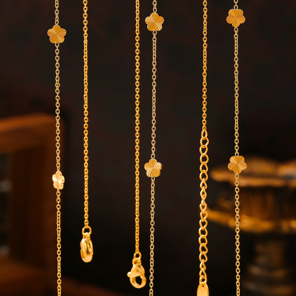 Elegant And Sophisticated Clavicle Chain Design