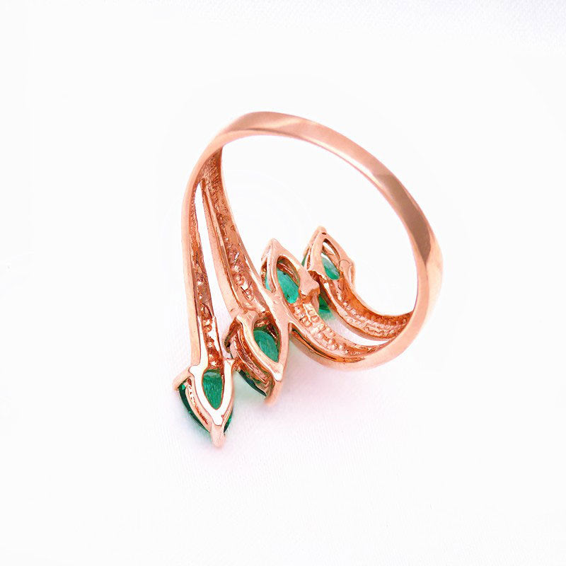 Elegant And Luxurious Green Stone Ring