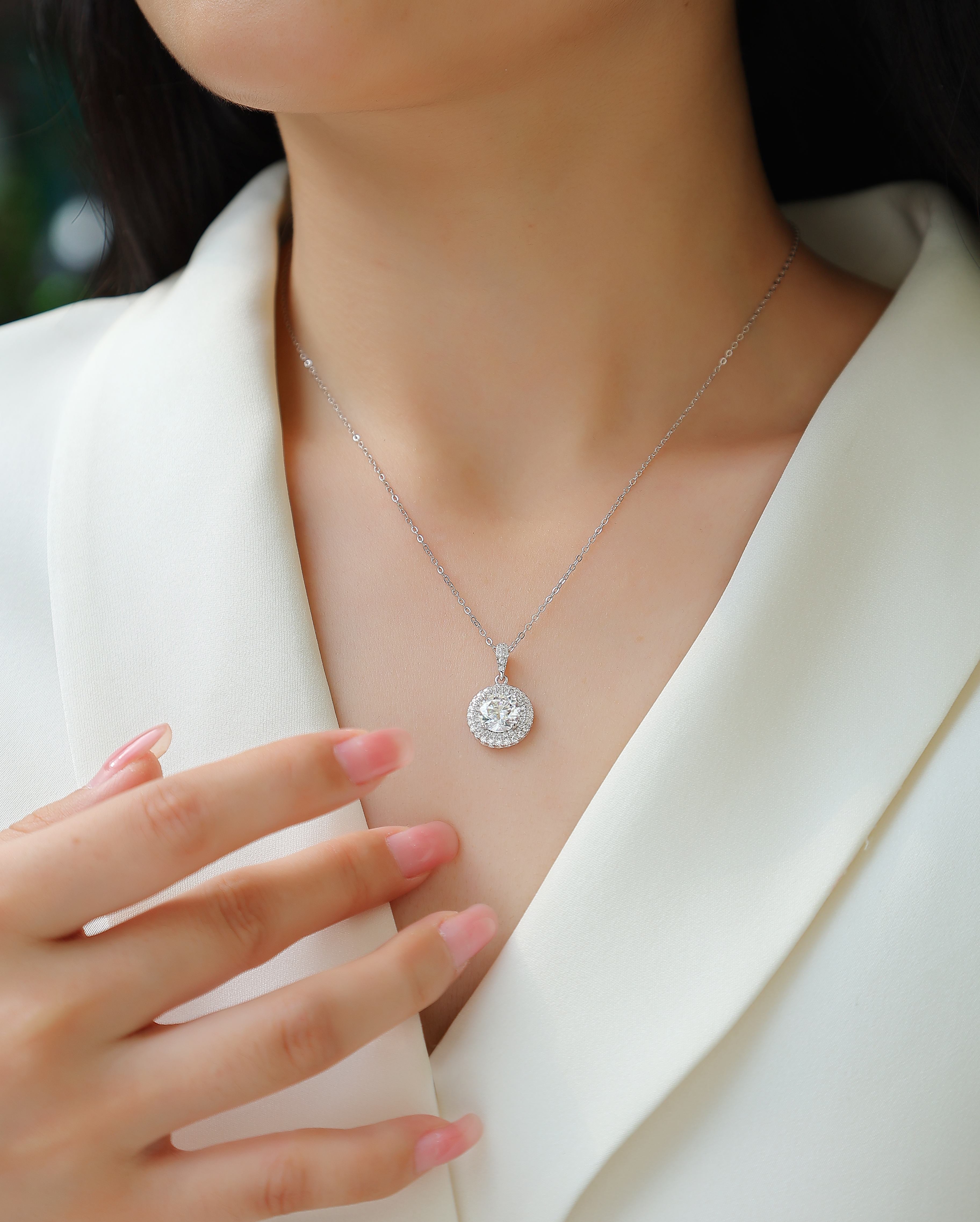 Sweetheart Halo - A Fashionable And Light Luxury Jewelry Pendant Necklace Set With Top-quality Moissanite, S925 Silver Plated Platinum