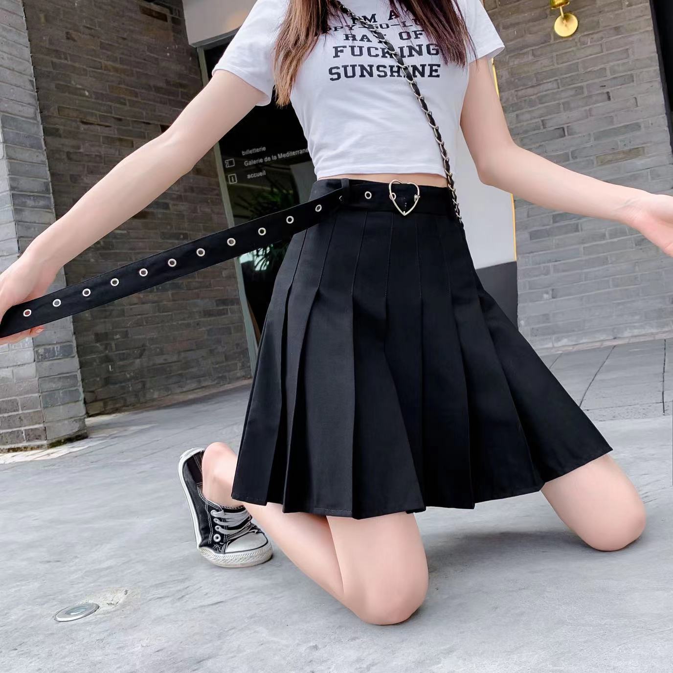 Pleated High-waisted Slimming Heart-button Skirt