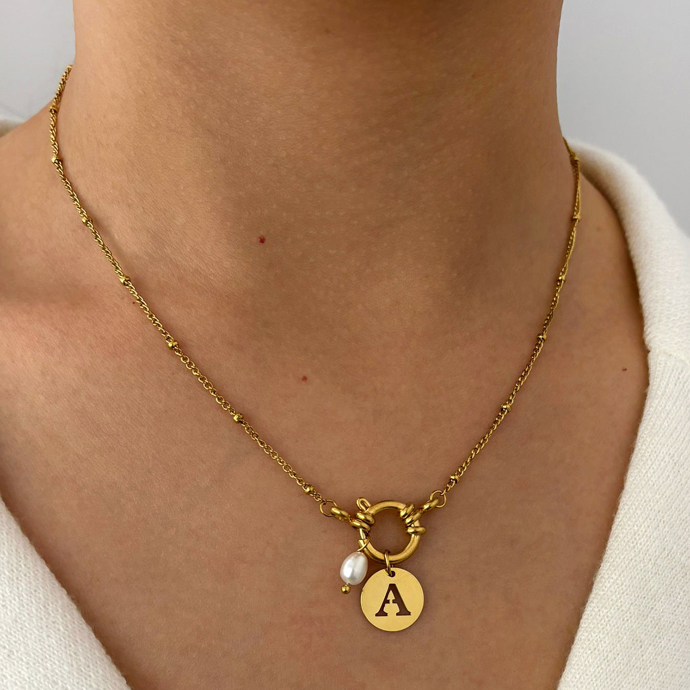 Stylish Womens Necklace With A Pearl Pendant