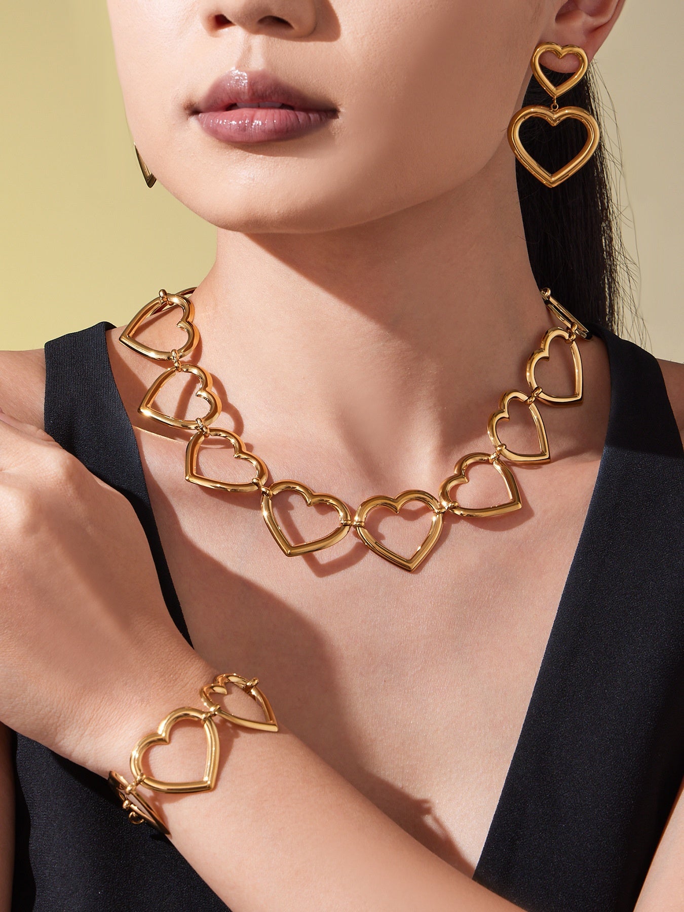 Fashionable Hollowed-Out Heart-Shape Patchwork Necklace