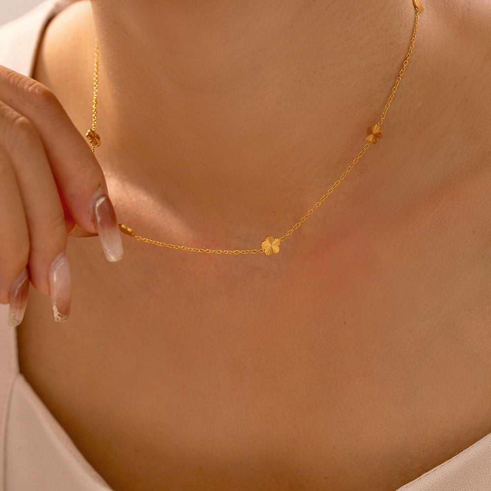 Elegant And Sophisticated Clavicle Chain Design