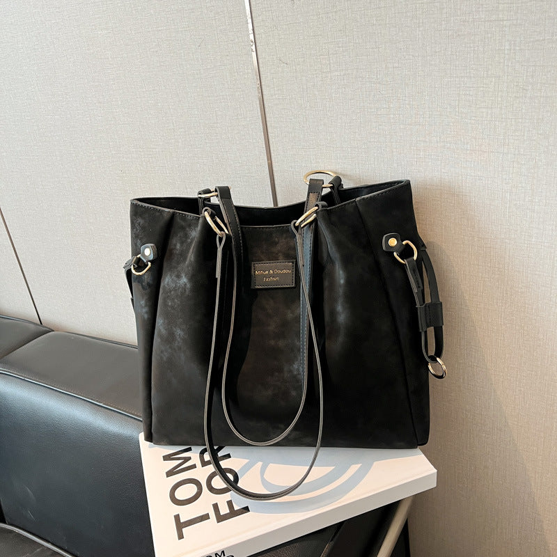 Fashionable High-capacity Versatile Commuter Shoulder Bag