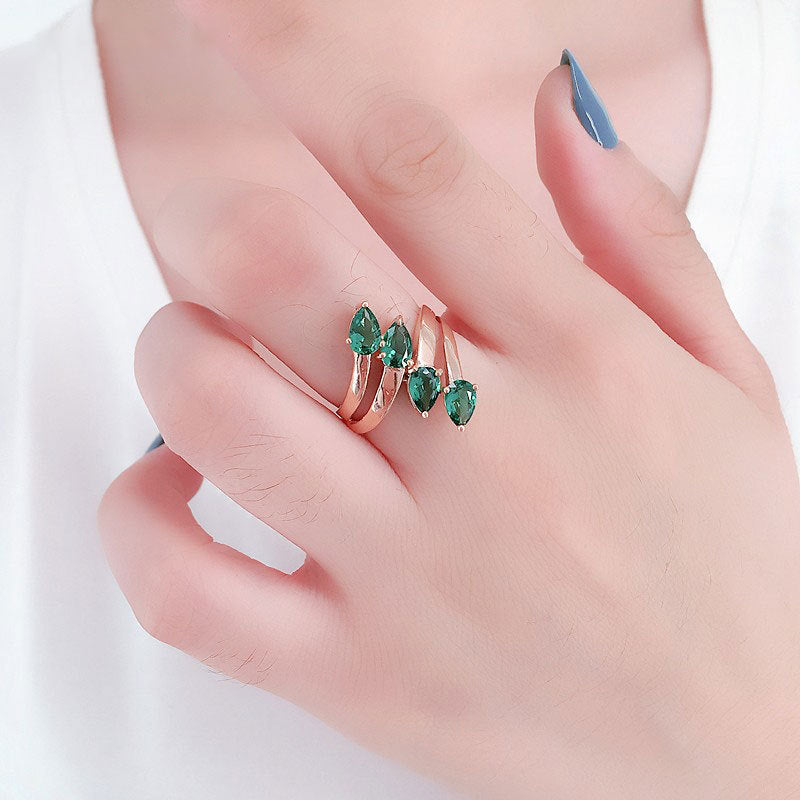 Elegant And Luxurious Green Stone Ring