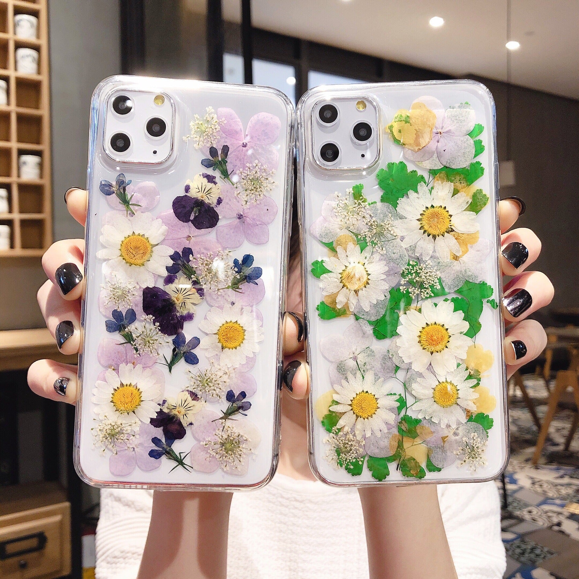 Custodie per telefoni in resina epossidica con fiori conservati