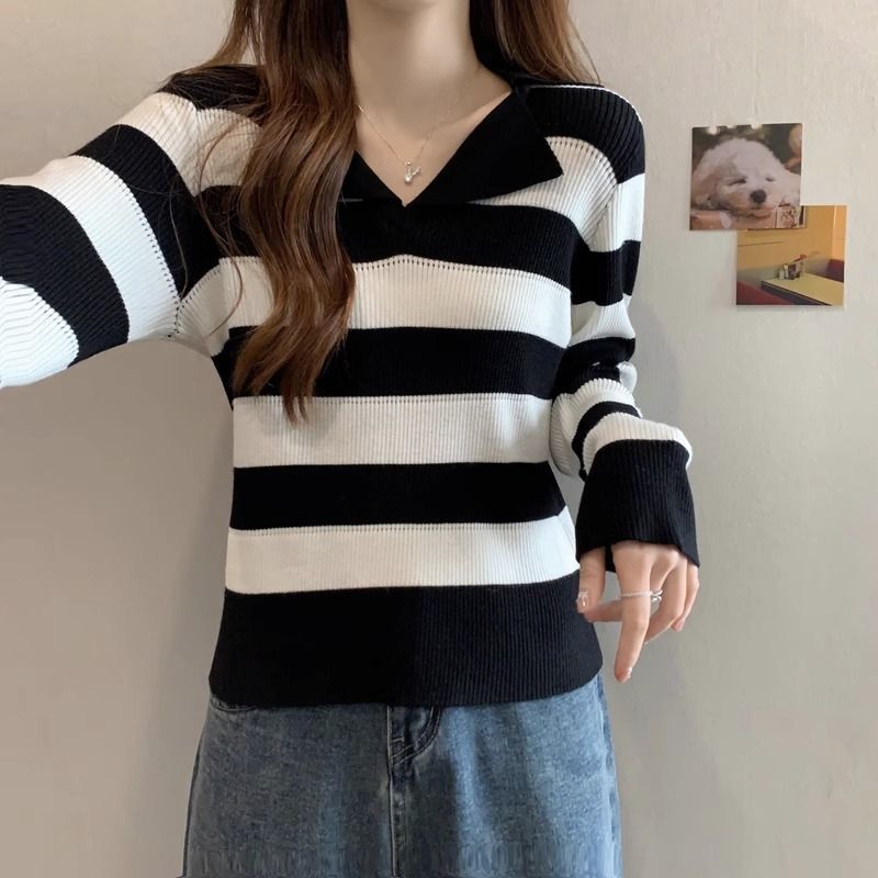 Striped Knitted Base Layer Figure-flattering V-neck Top