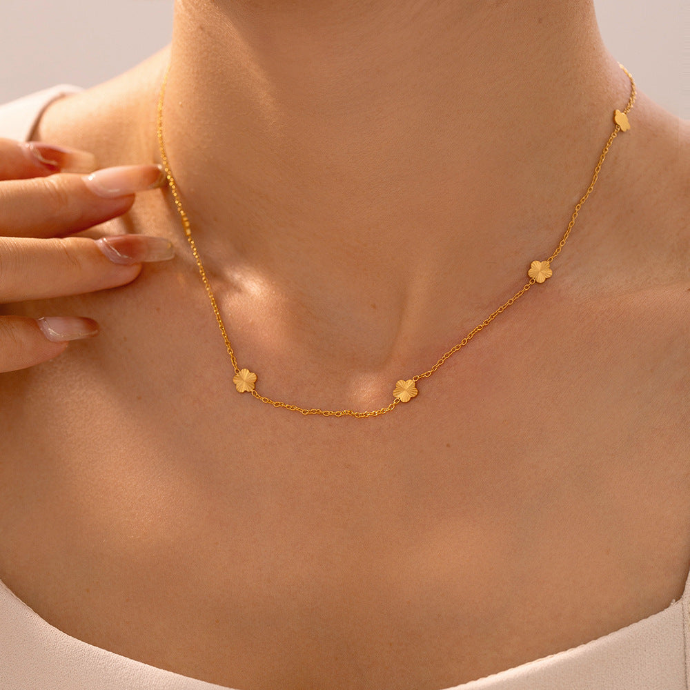 Elegant And Sophisticated Clavicle Chain Design