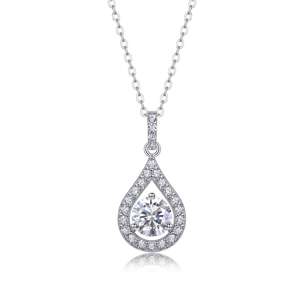 The Charm Of The Heart - A Fashionable And Light Luxury Jewelry Pendant Necklace Set With Top-quality Moissanite, S925 Silver Plated Platinum