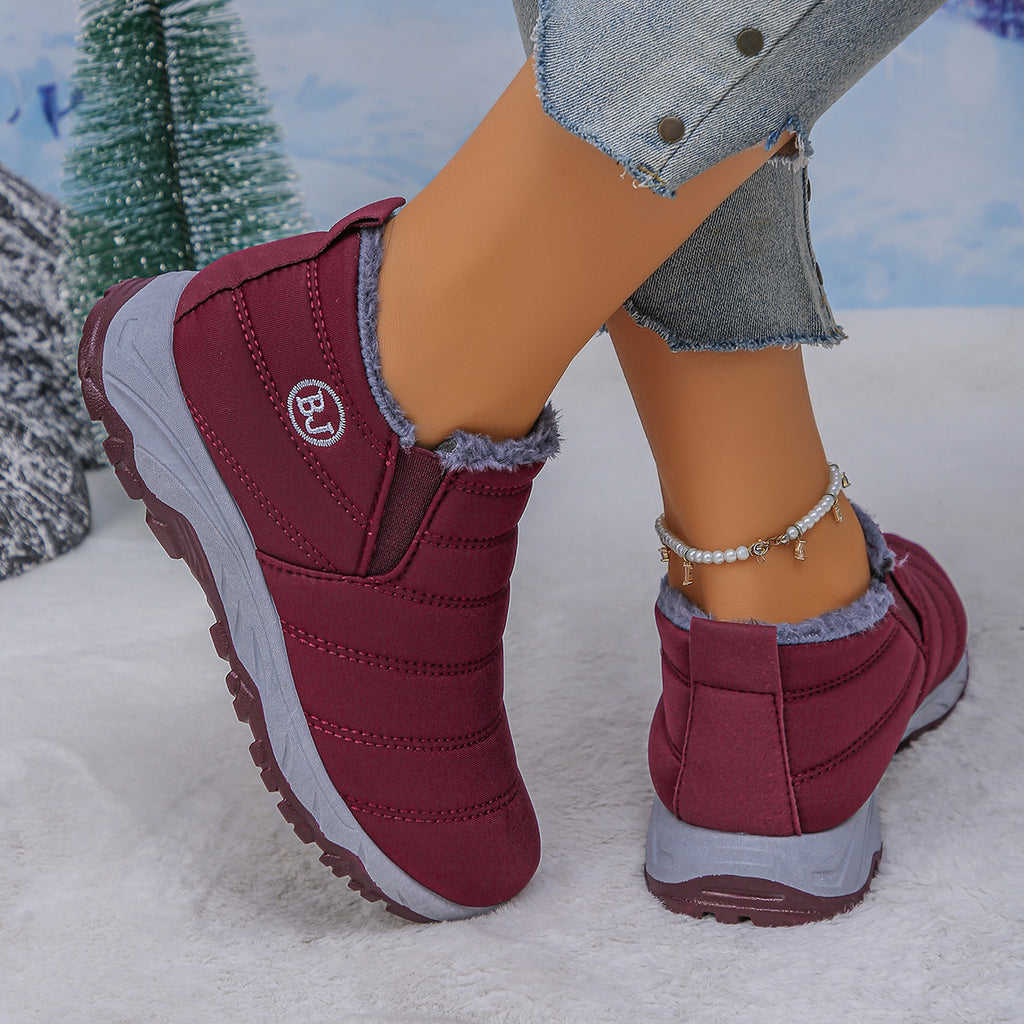 CIORWomensSnowBootsupperismadeofwaterproofPUorwarmsuedetheinsideisfullylinedwithhighqualityfauxfurwhichiswarmandcomfortablethesolidmoldedrubbersoleisdurableandhasantislipdesignwithdeeptreadwhichissuit