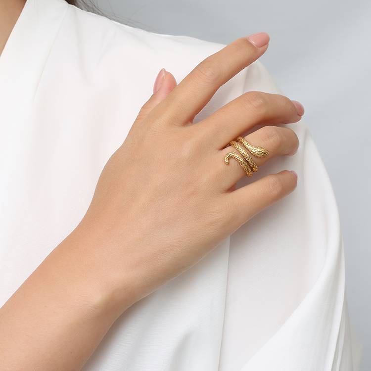 Cool, Minimalist Snake Ring For Women