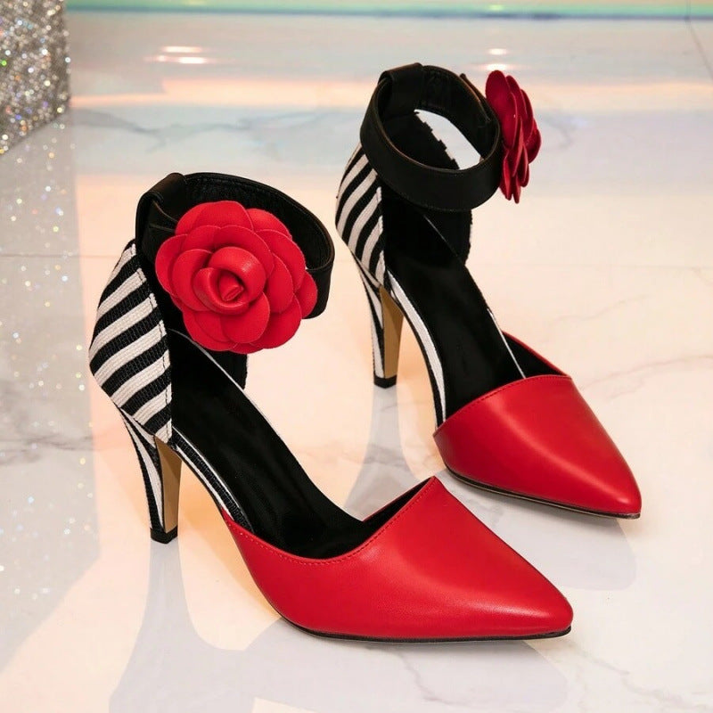 Comfortable And Versatile Black Chunky High-heel Pumps With A Bold Red Floral Design