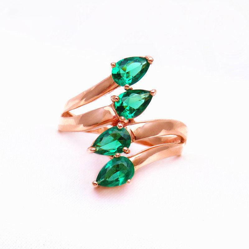 Elegant And Luxurious Green Stone Ring