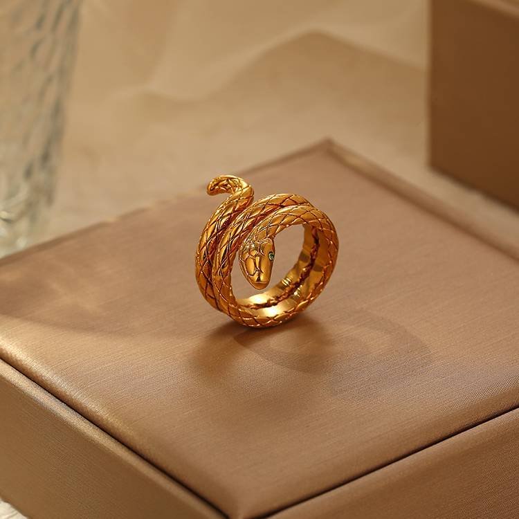 Cool, Minimalist Snake Ring For Women