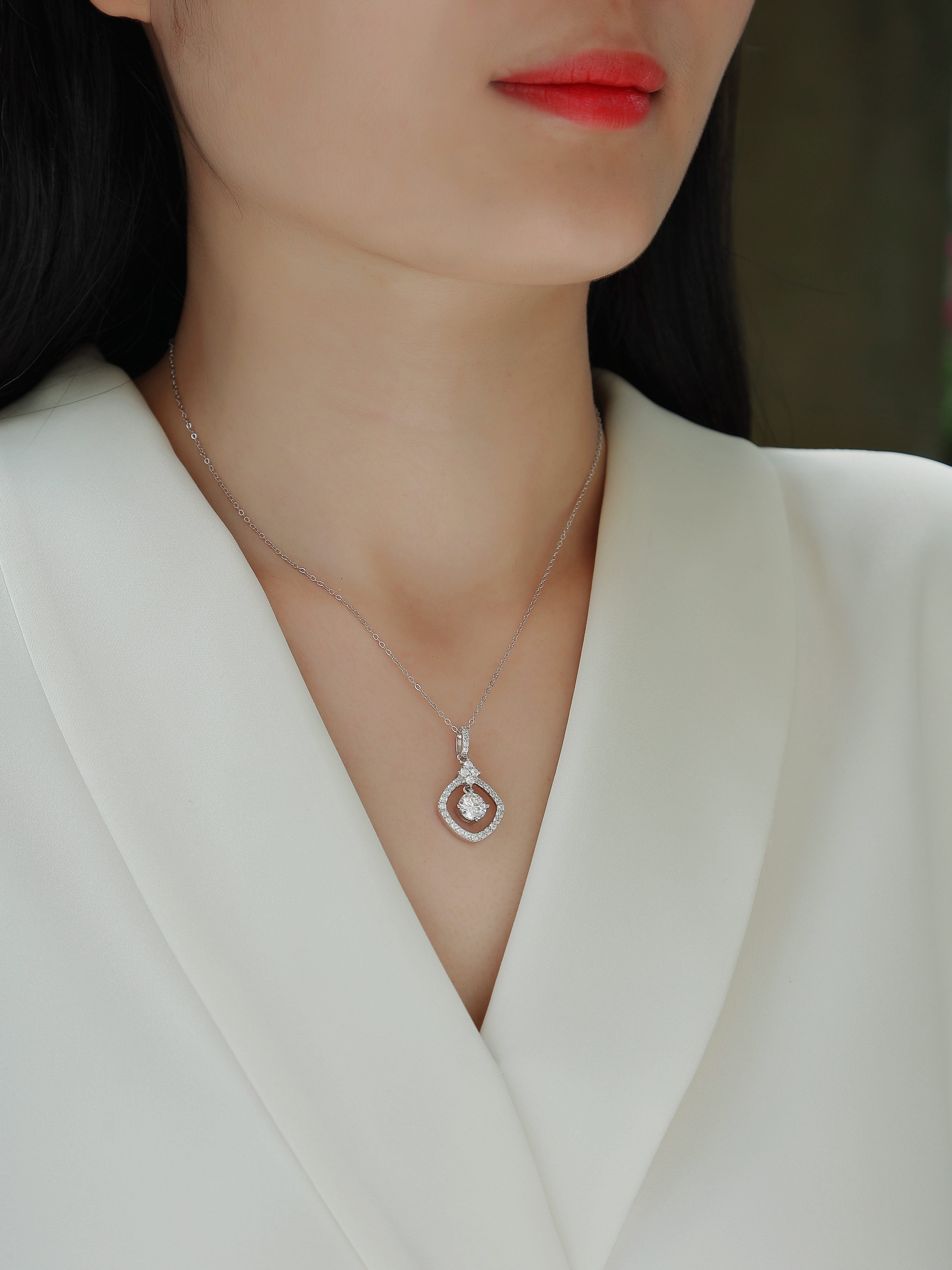 Starlight Heart Language - A Fashionable And Light Luxury Jewelry Pendant Necklace Set With Top-quality Moissanite, S925 Silver Plated Platinum